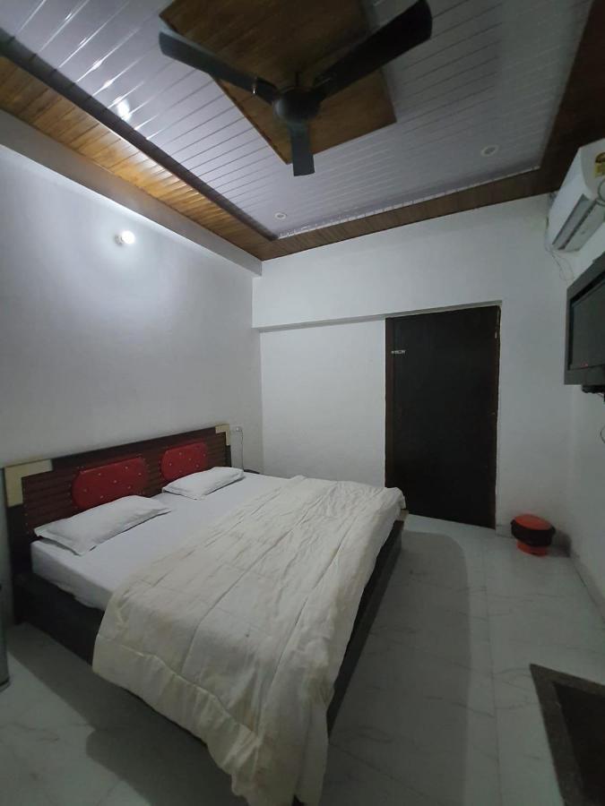 Oyo 83936 Chaudhary Guest House Bulandshahr Esterno foto
